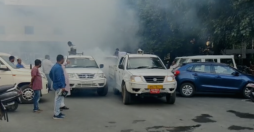 नगर निगम ने आज शहरभर में डेंगू से बचाव के लिए फॉगिंग के पांच वाहनों को किया रवाना